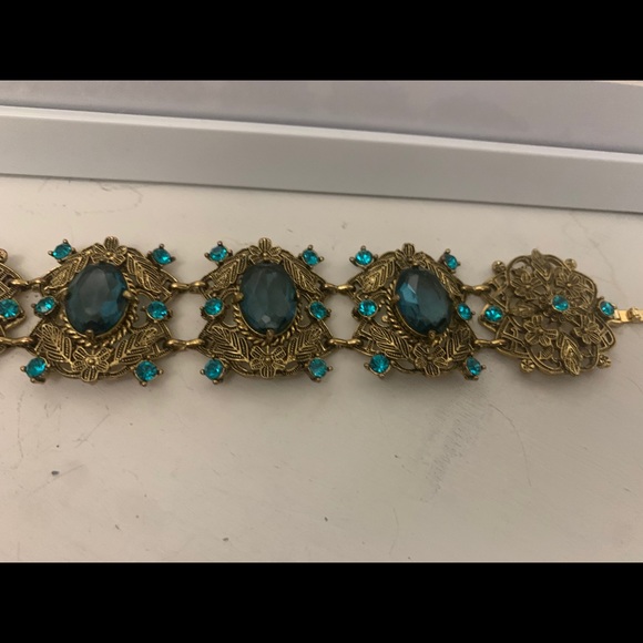 Elegant Vintage Bracelet - Picture 10 of 10